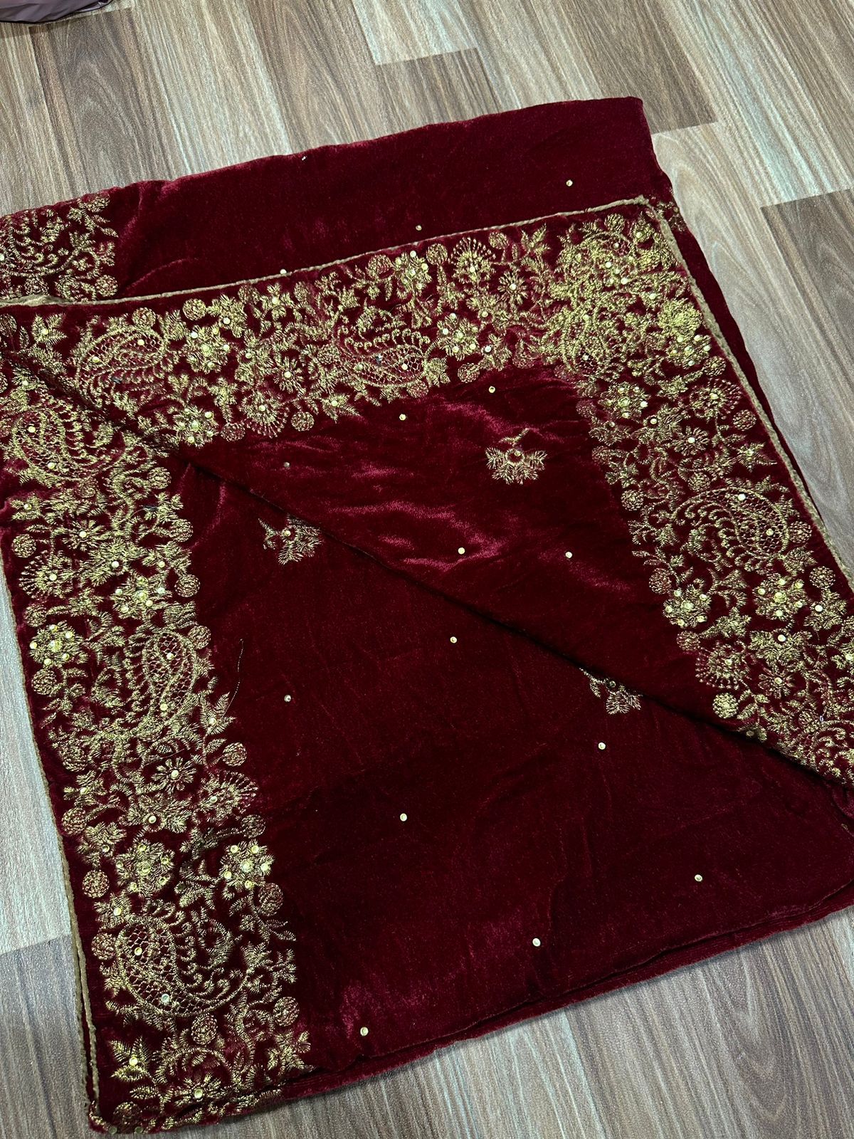 KAIRY EMBROIDERED SHAWL