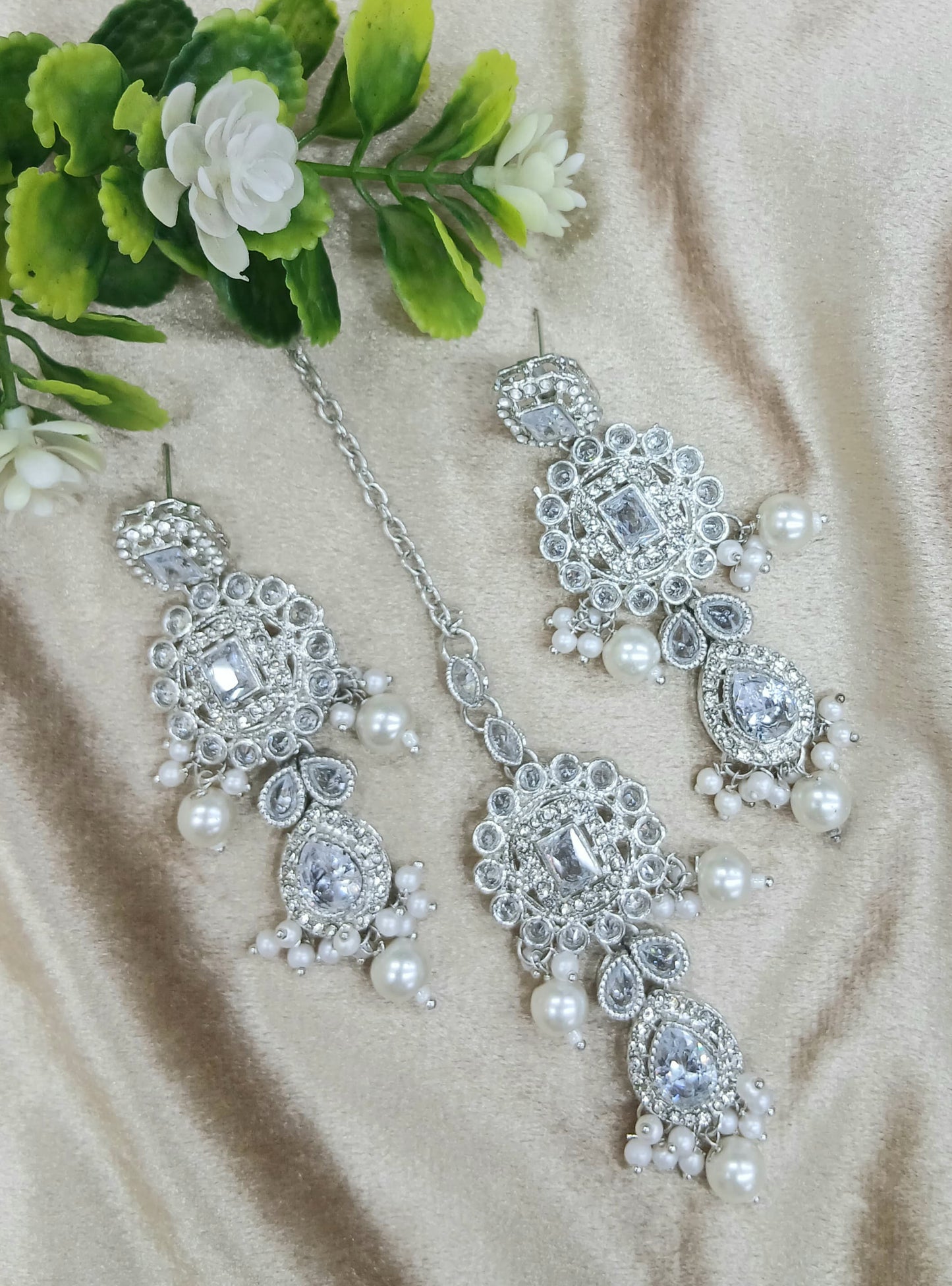 Long earrings and tika