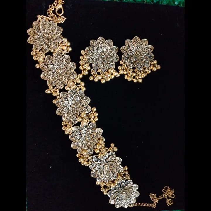 Antic choker set