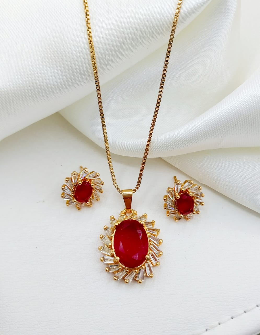 China gold plated locket set