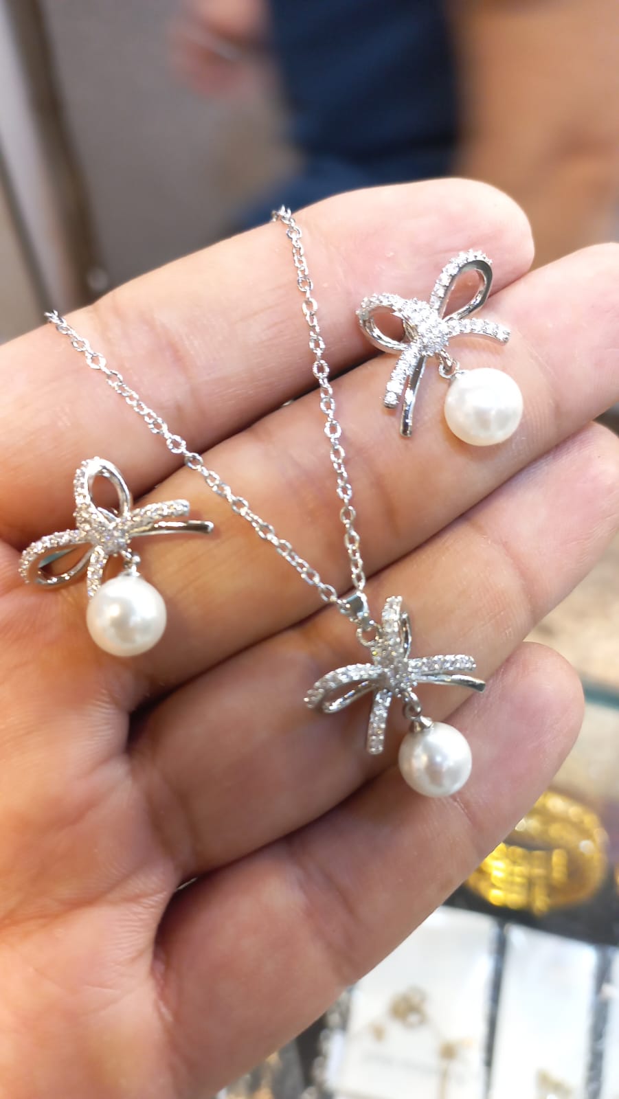 Locket chain pearl tops