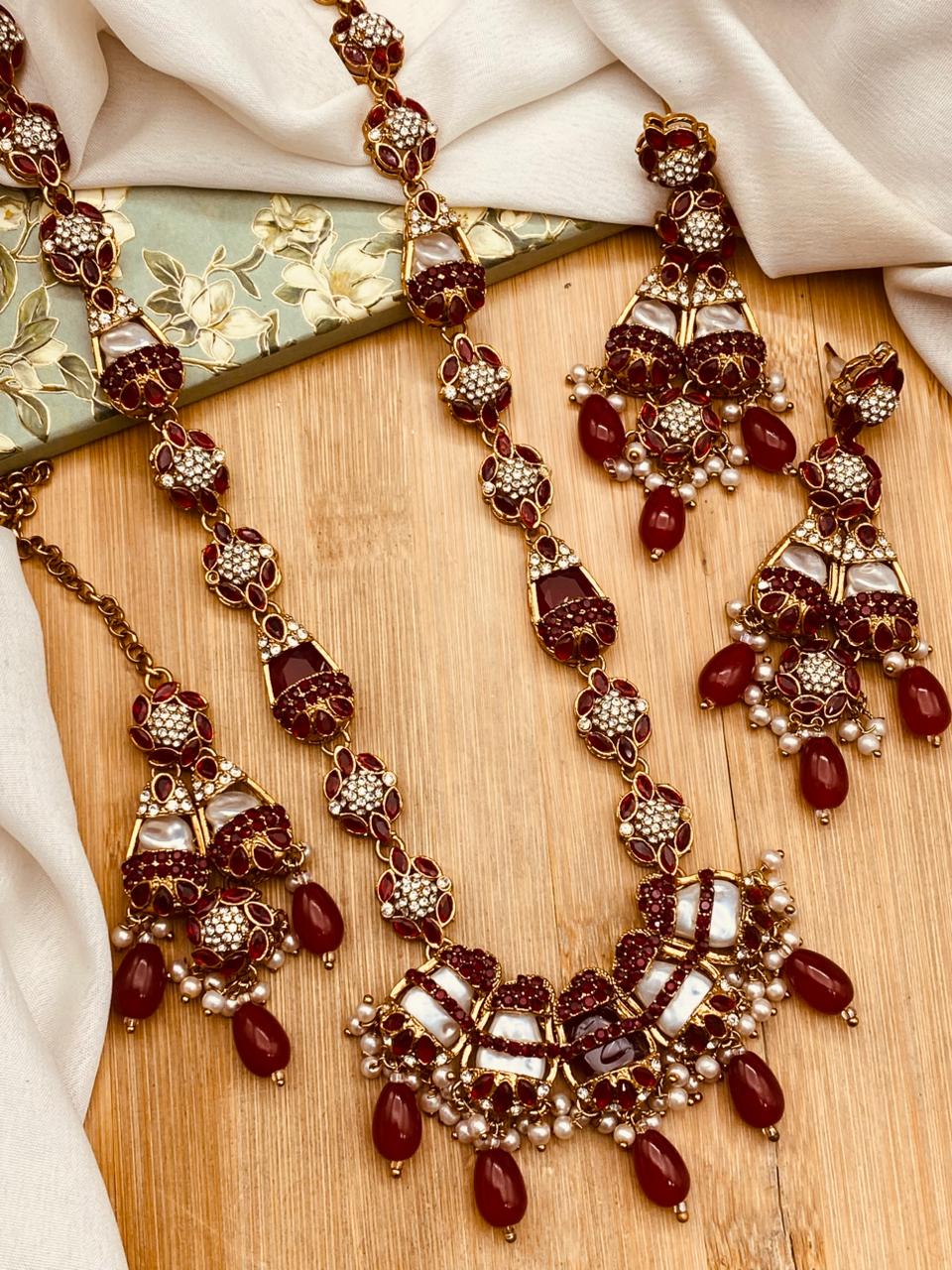 Elevate your style with stunning women’s jewellery