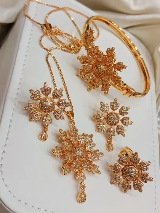 China gold plated locket set