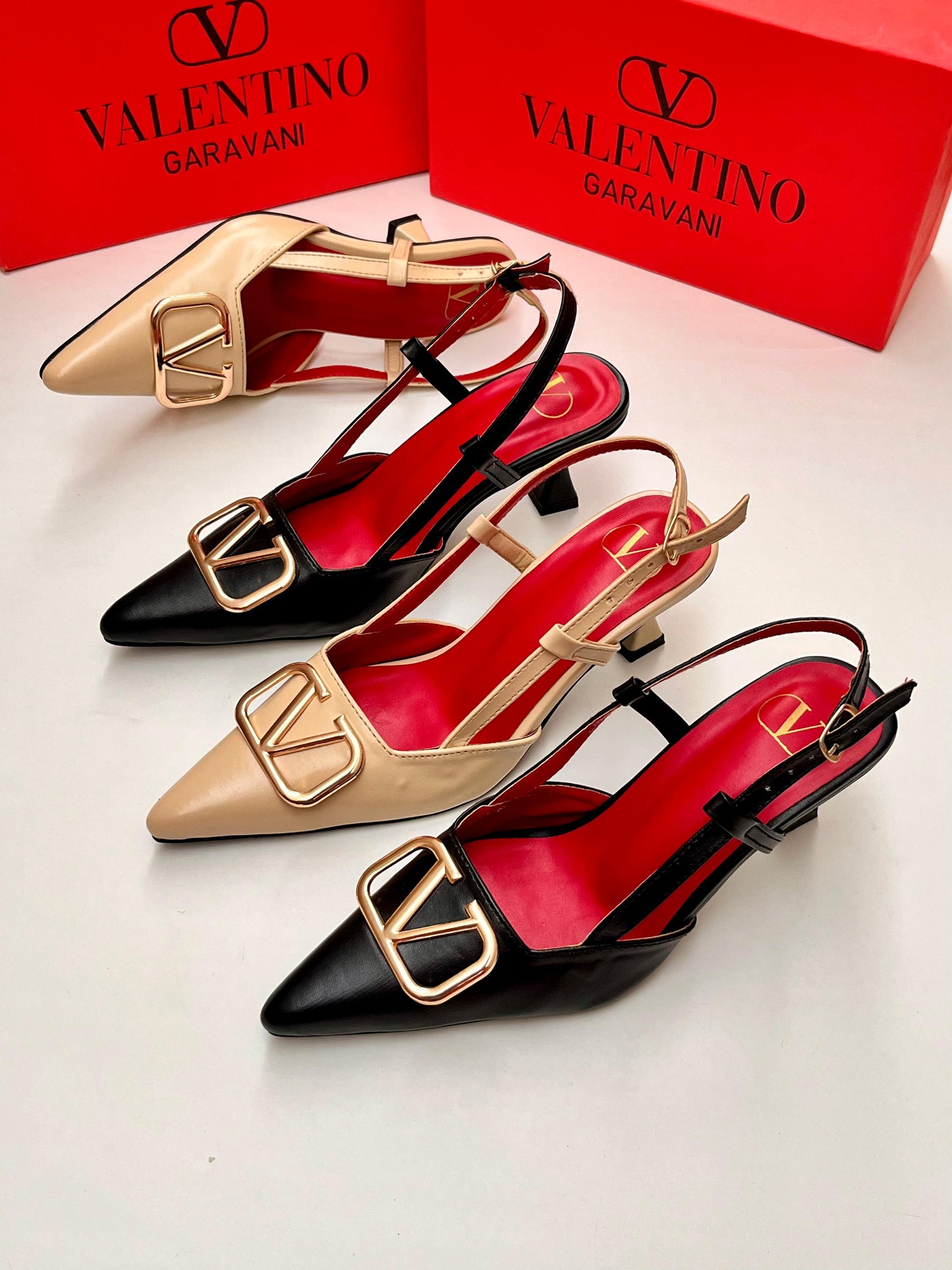 VALENTINO SIGNATURE