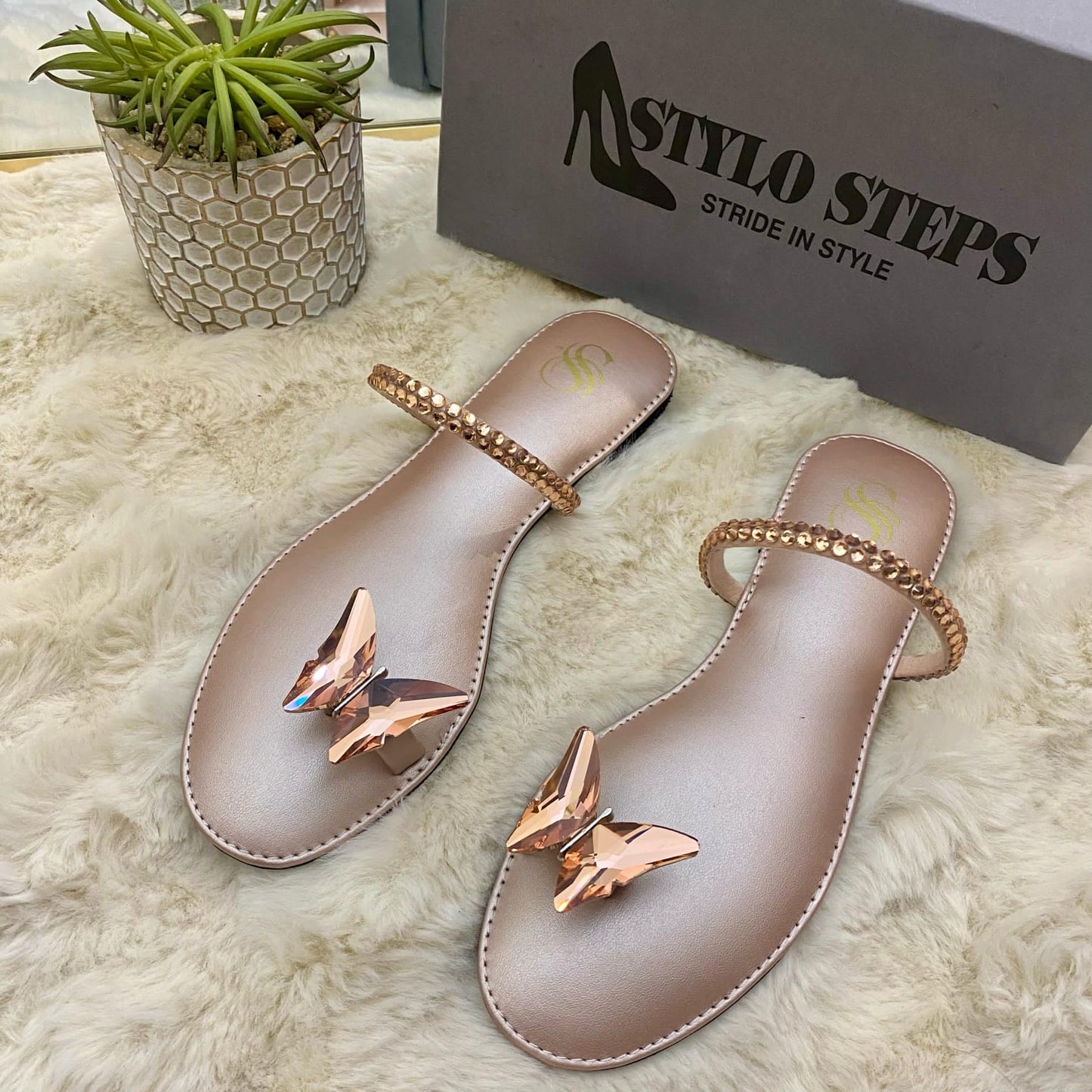 MD Butterfly Stride Flats