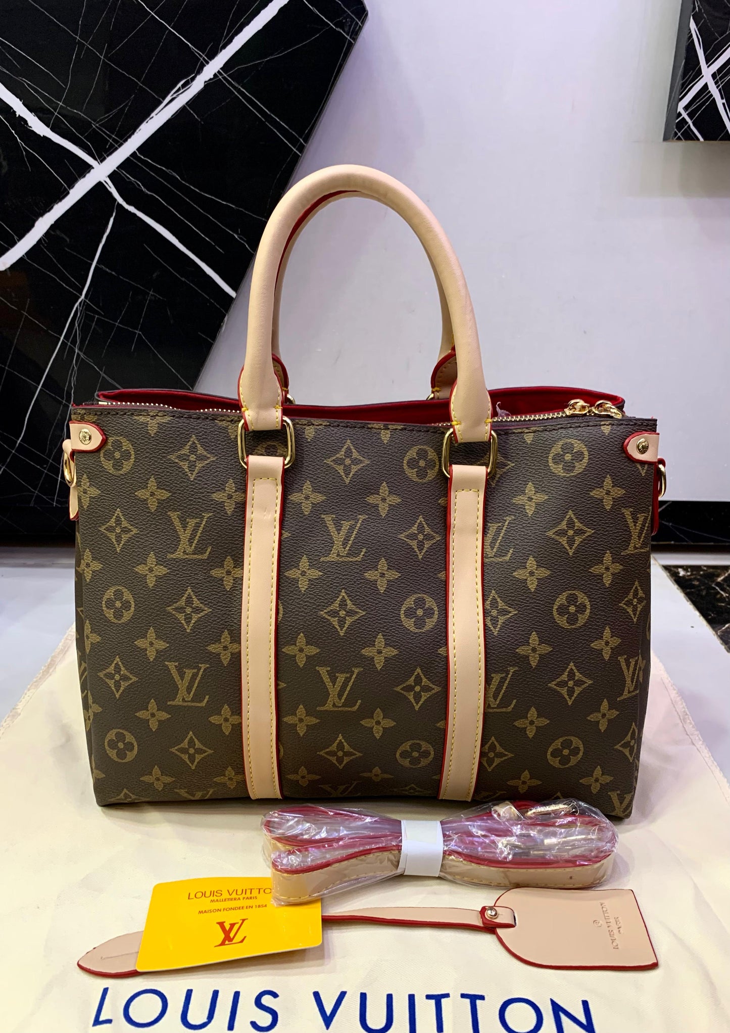 LOUIS VUITTON