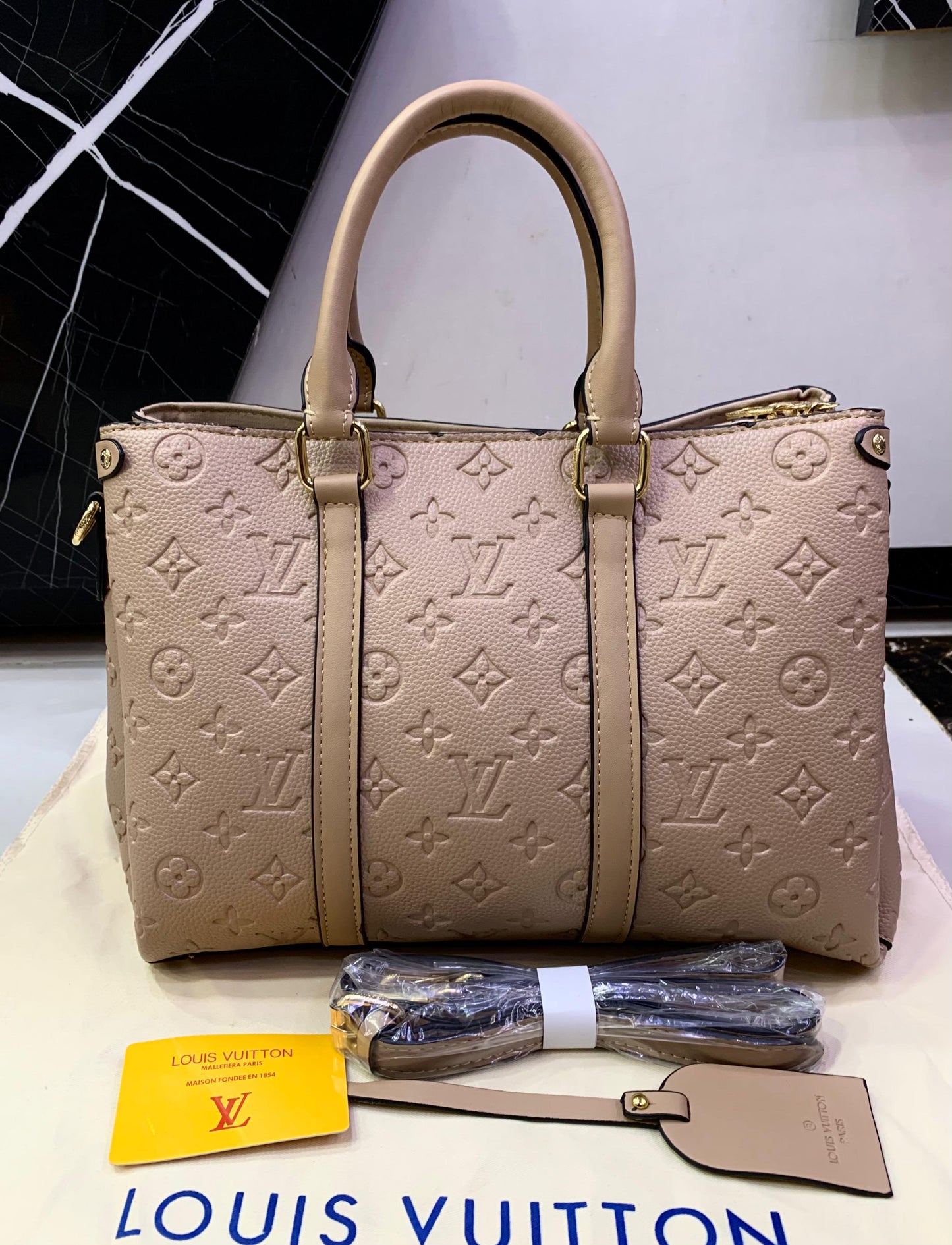LOUIS VUITTON