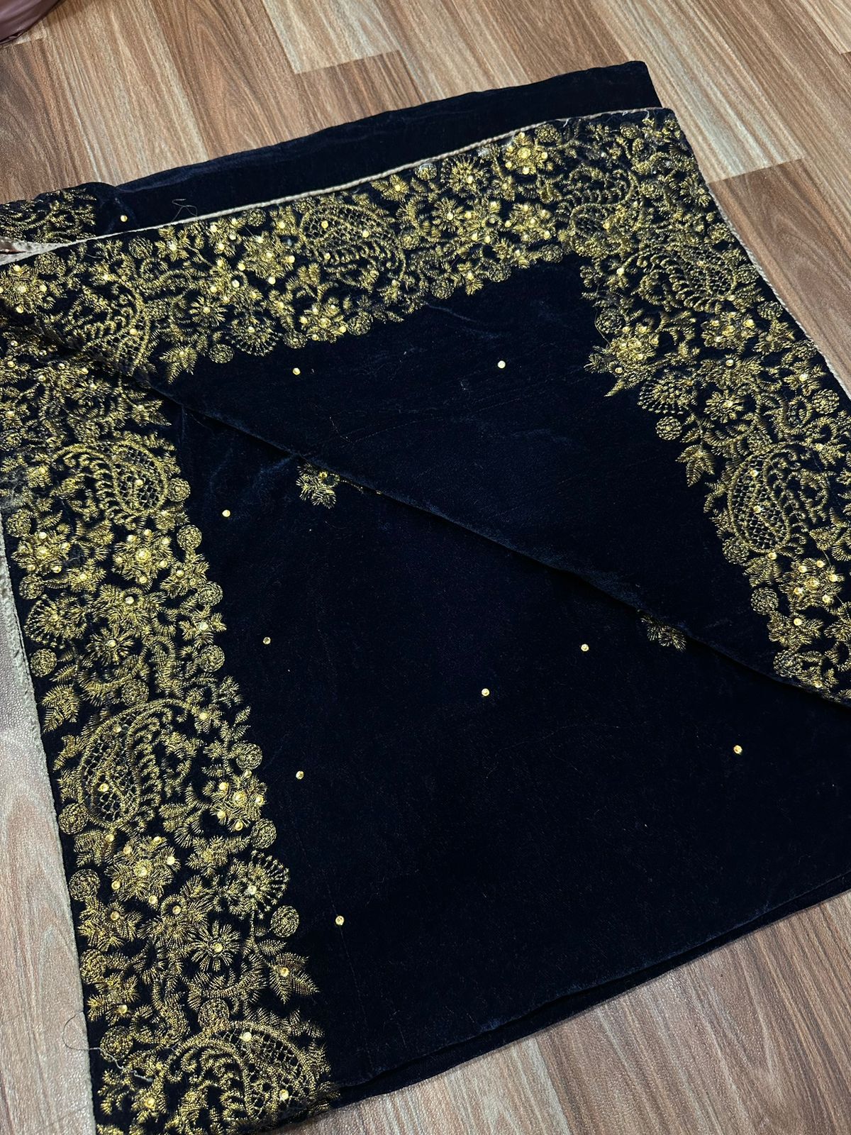 KAIRY EMBROIDERED SHAWL