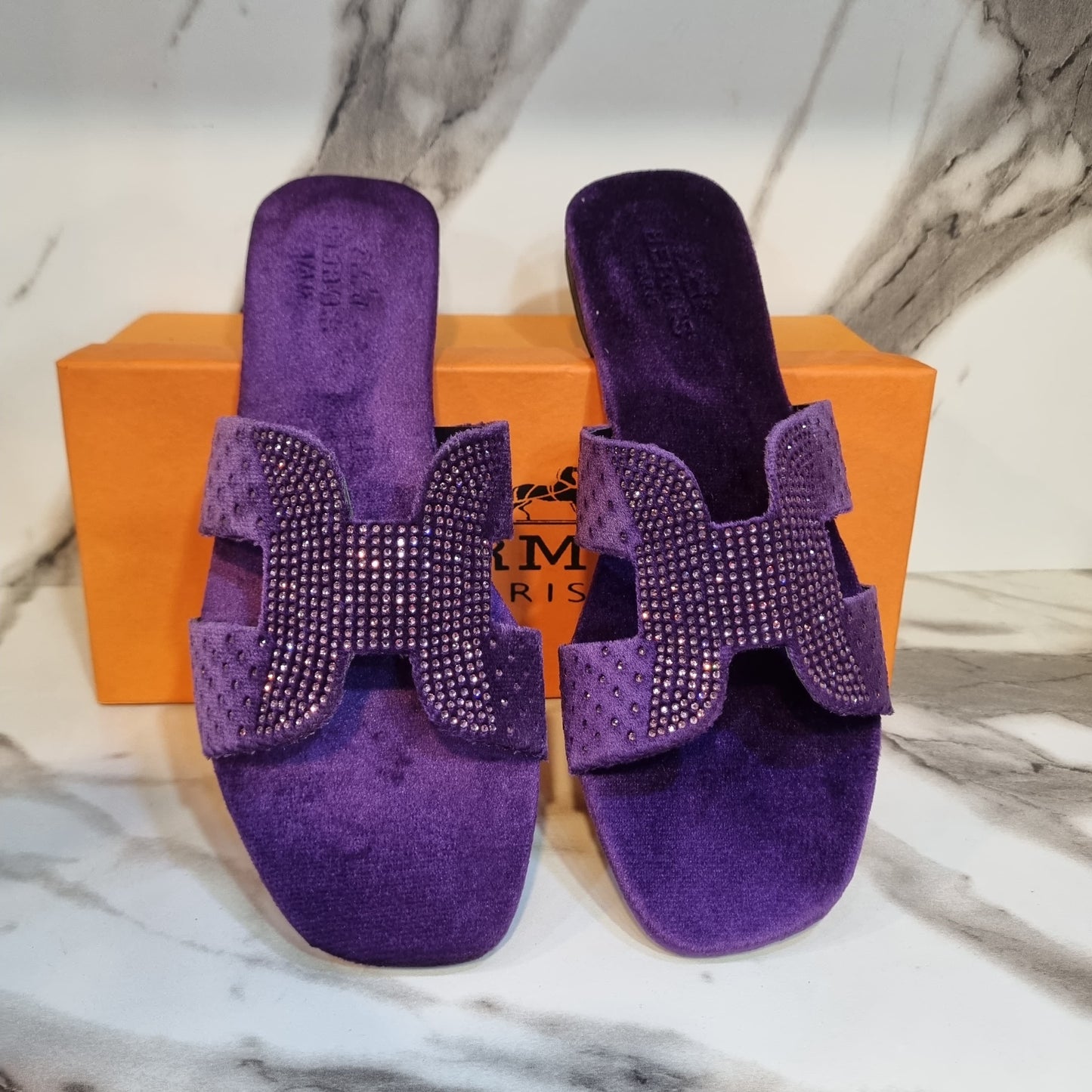 Hermes stone flat