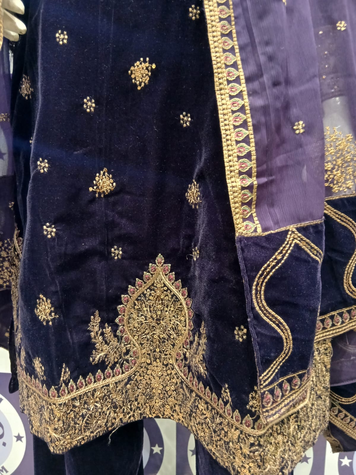 BAROQUE JAZMIN VELVET