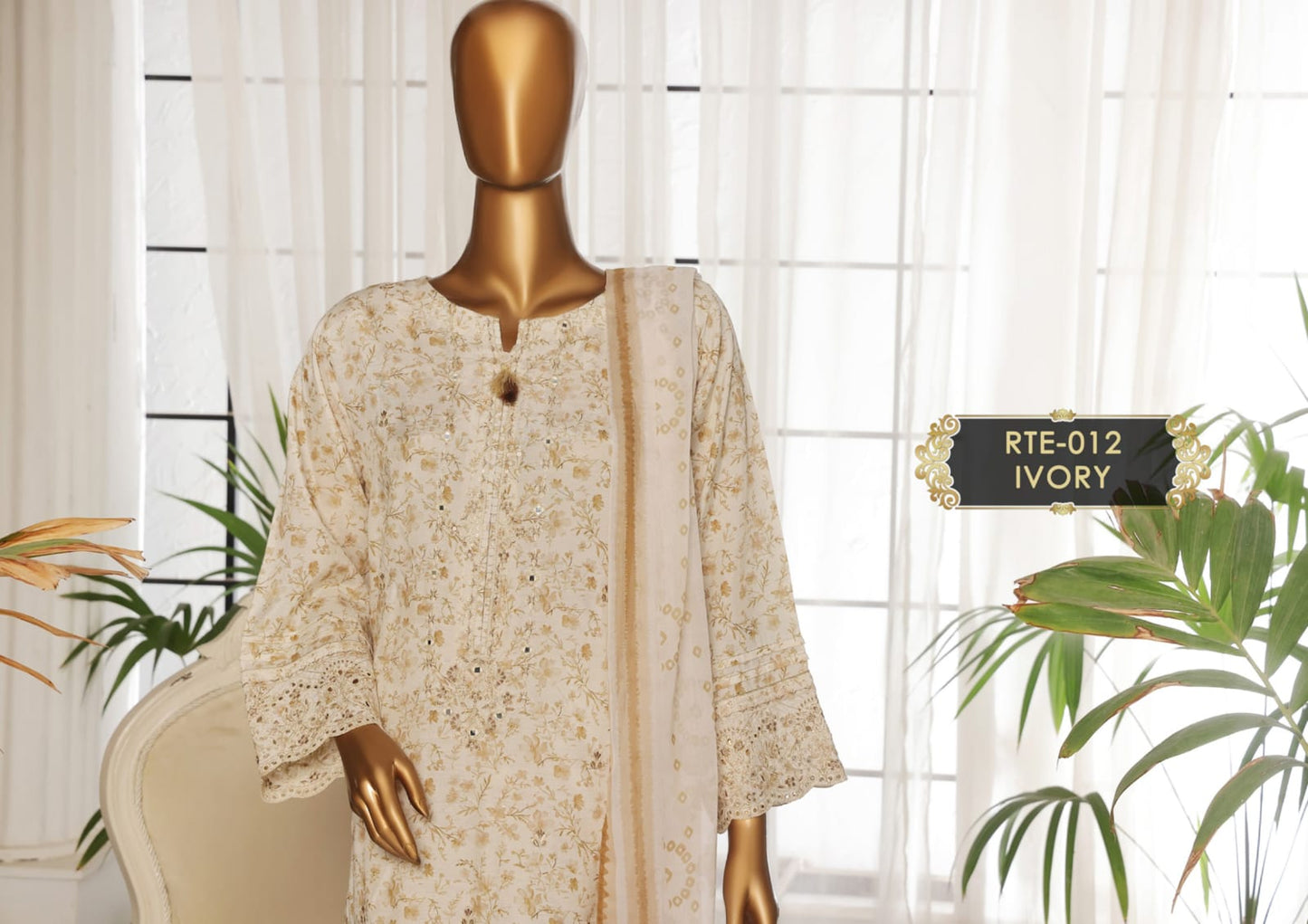 MAJESTIC Embroiderd Silk Festive Lawn
