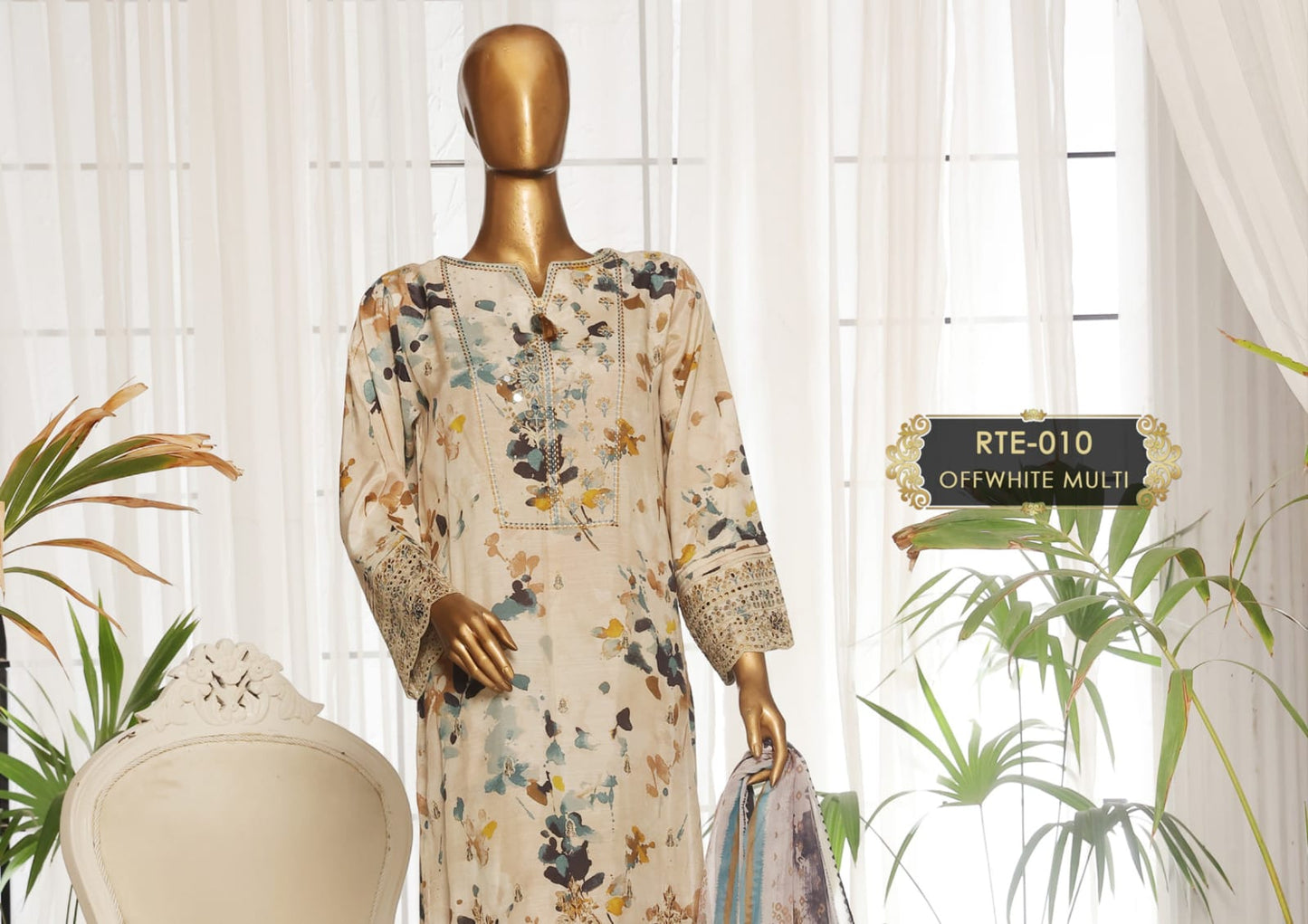 MAJESTIC Embroiderd Silk Festive Lawn