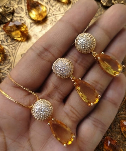 Fancy Stone Work Locket Set