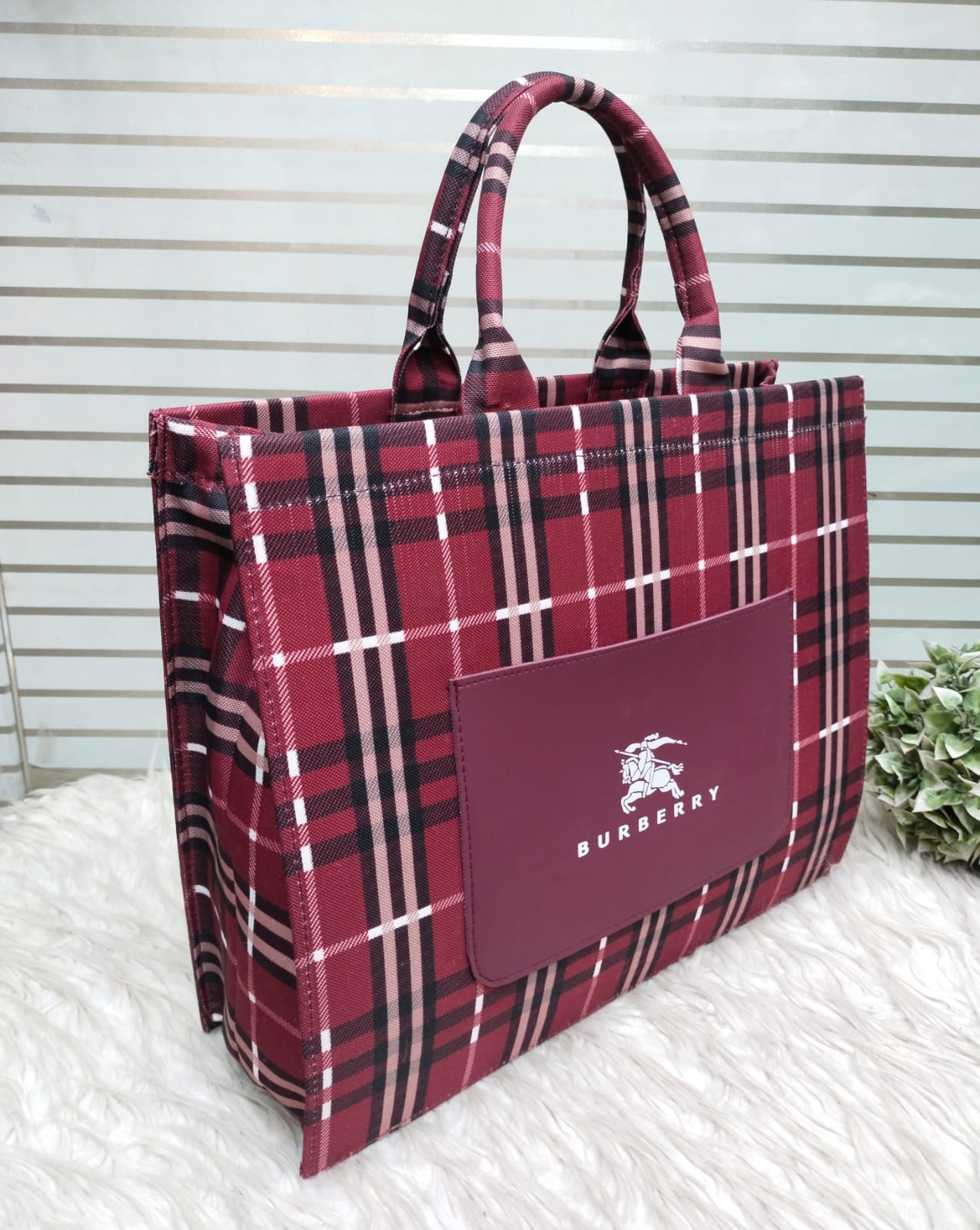 BURBERRY TOTE Handbag