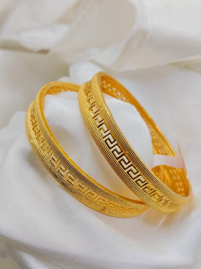 China gold plated two piece bangle set