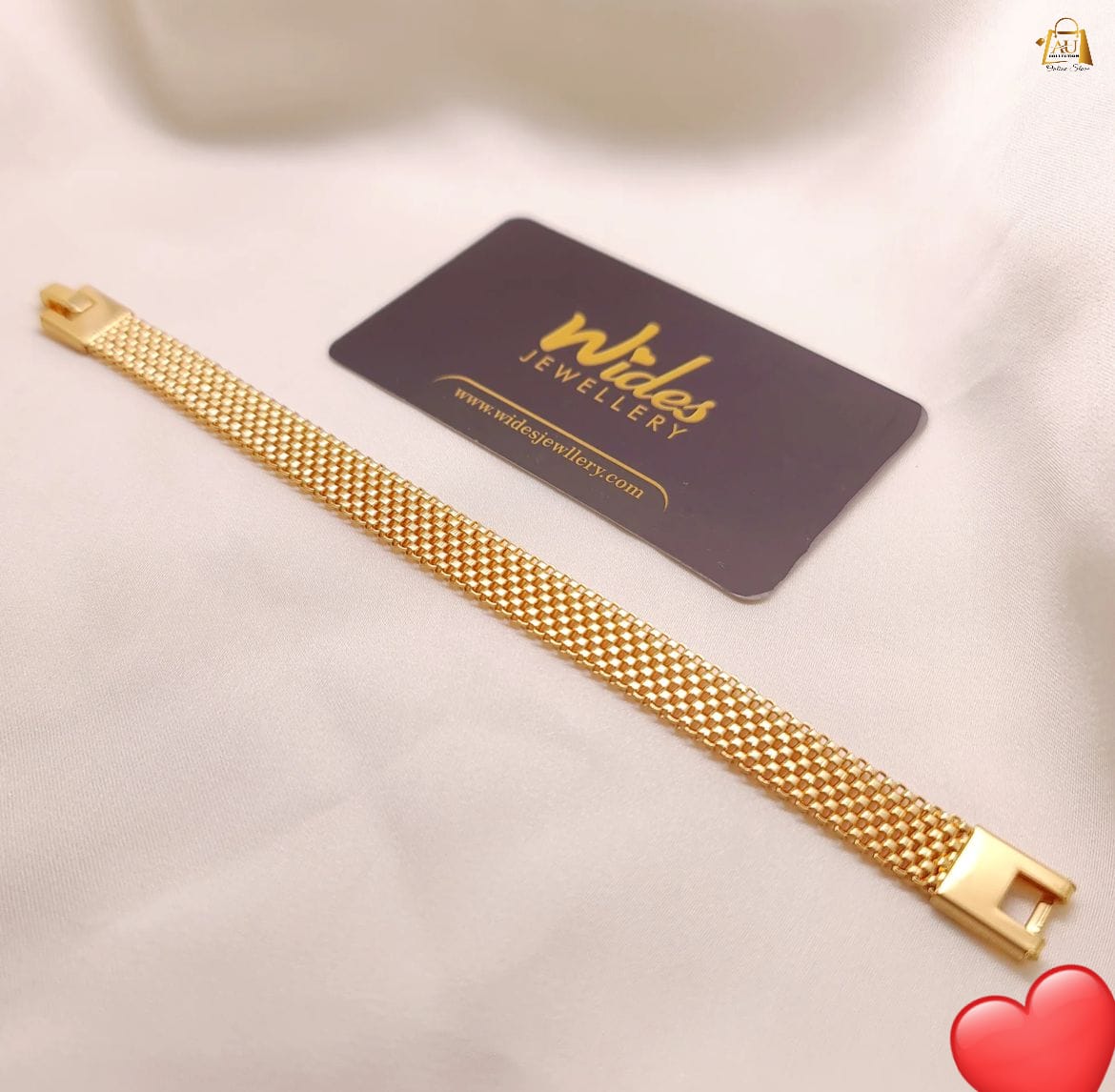 Elegant golden bracelet