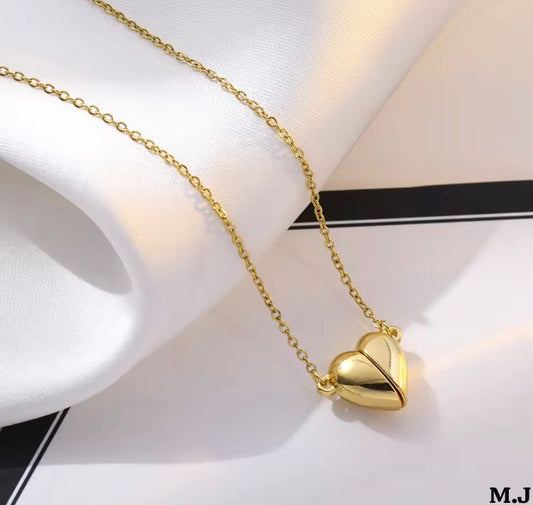 MAGNETIC HEART LOCKET