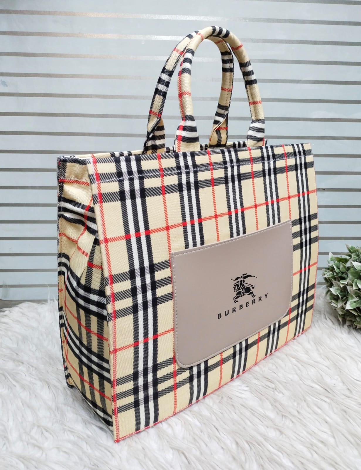 BURBERRY TOTE Handbag