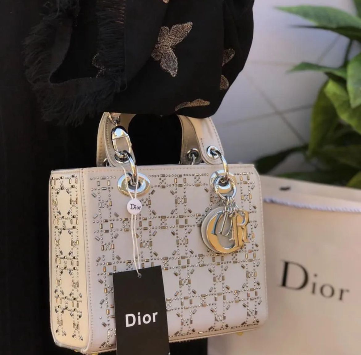 CHRISTIAN DIOR