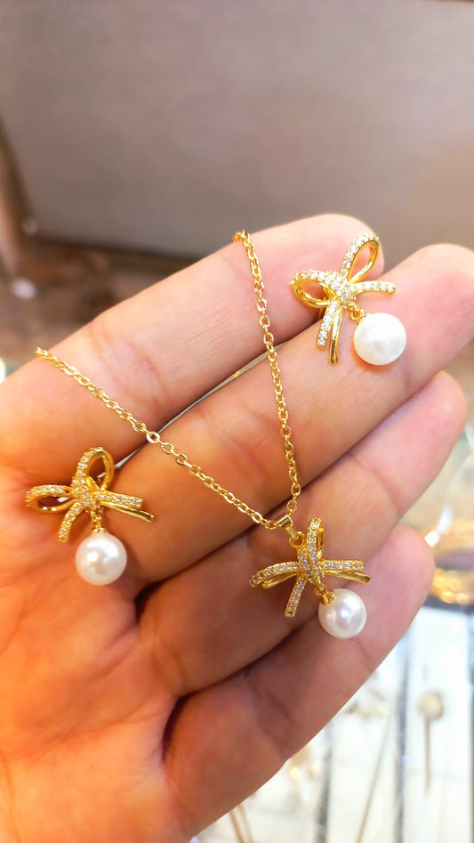 Locket chain pearl tops
