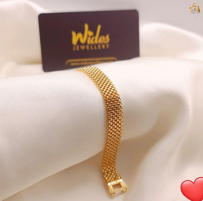 Elegant golden bracelet