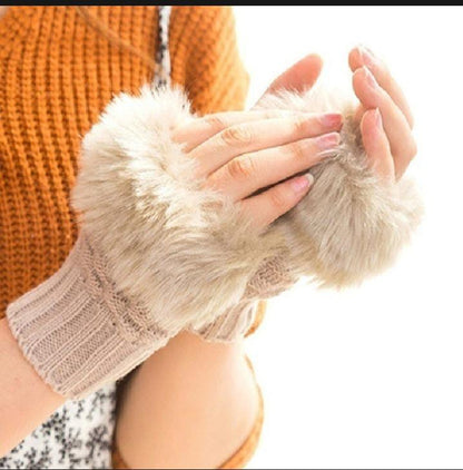 FLUFFY HALF GLOVES FOR GIRL