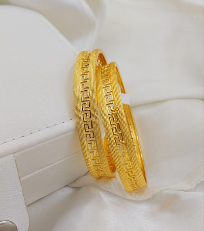 China gold plated two piece bangle set