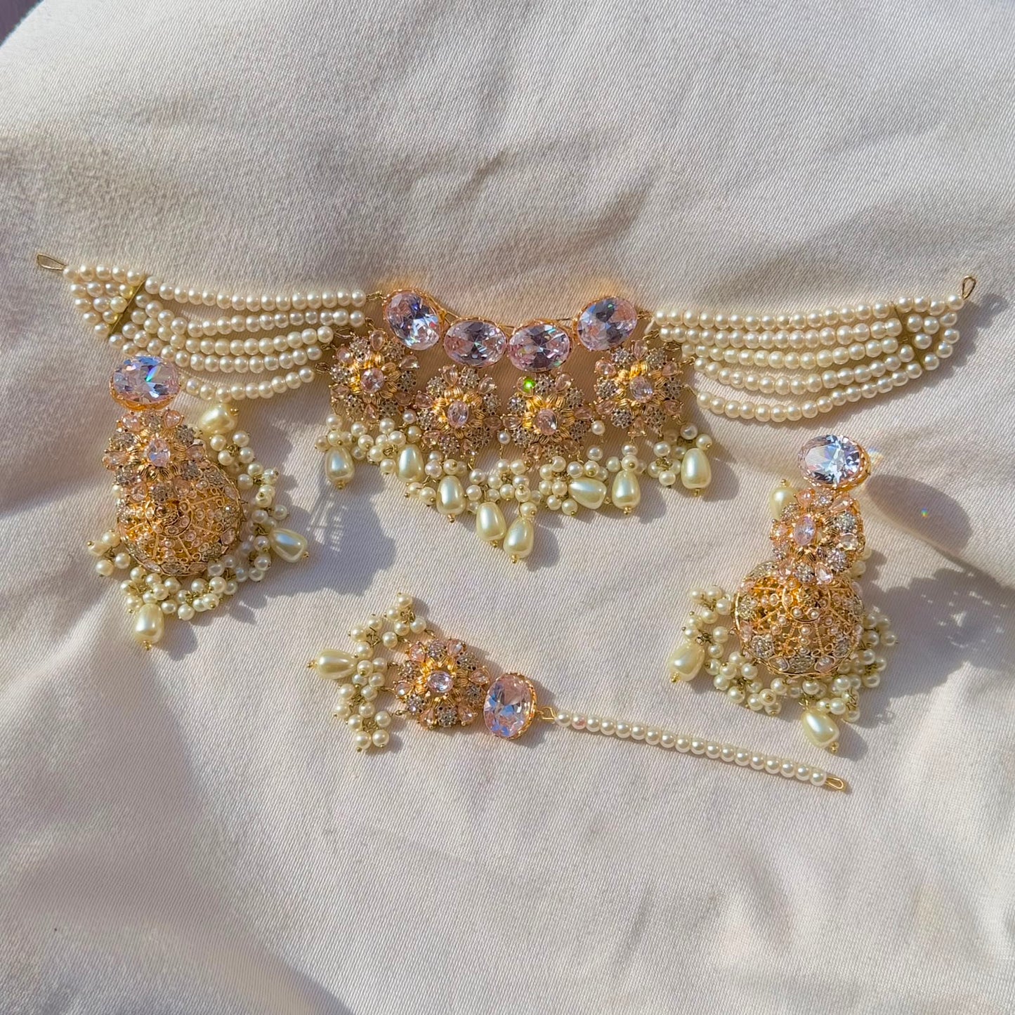 Choker Earing & Teeka & Gold Polish