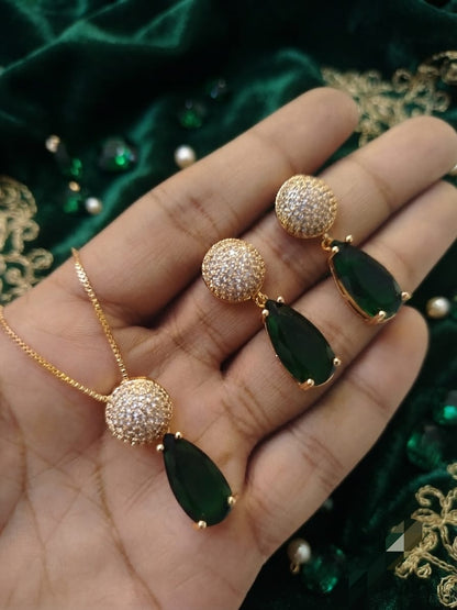 Fancy Stone Work Locket Set