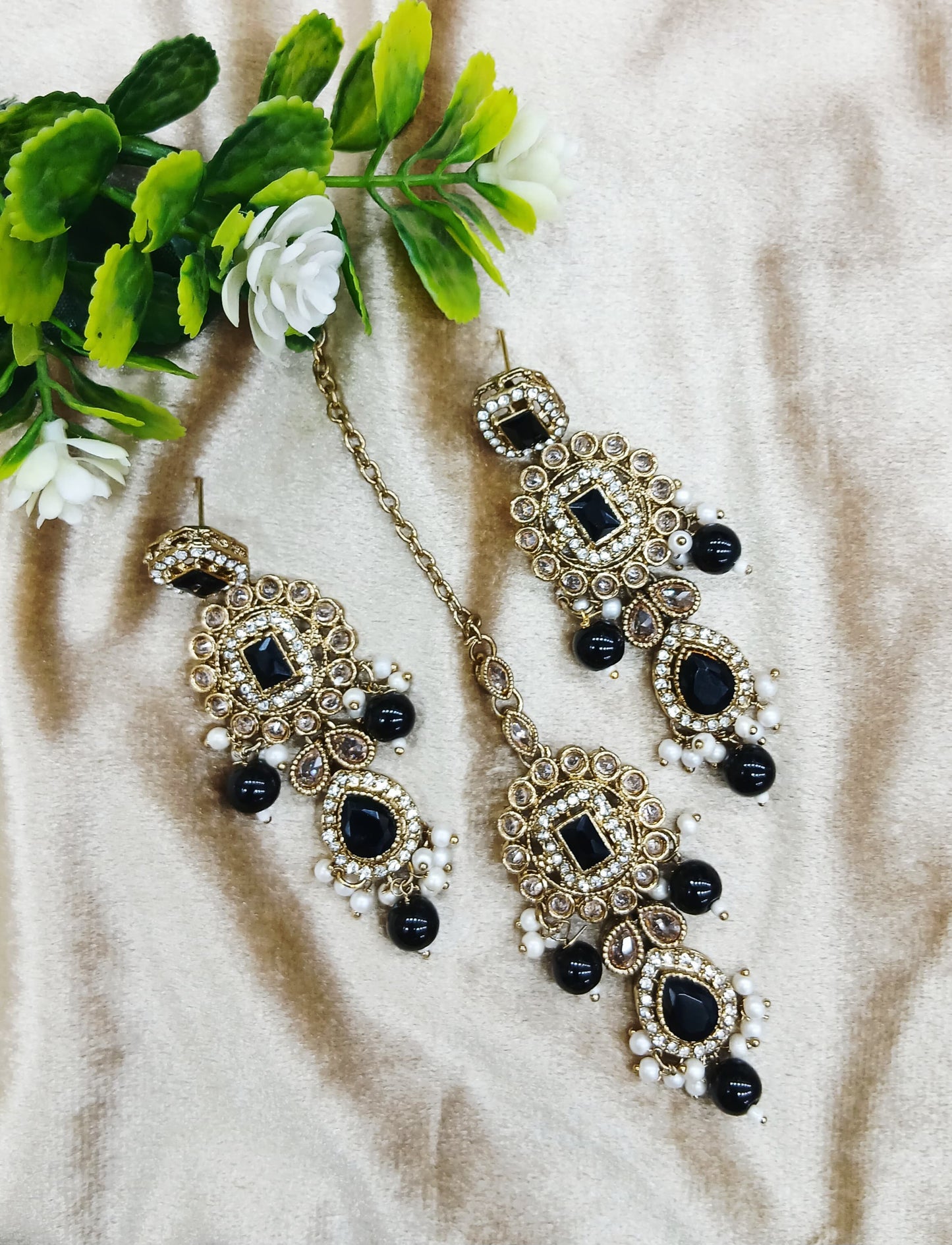 Long earrings and tika