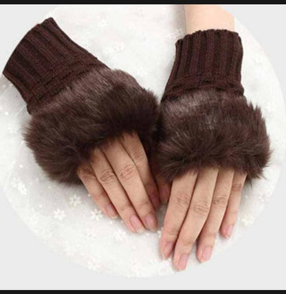 FLUFFY HALF GLOVES FOR GIRL