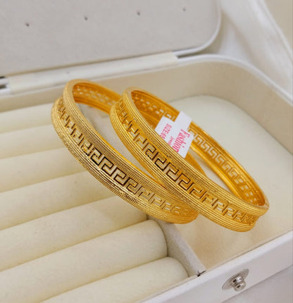 China gold plated two piece bangle set