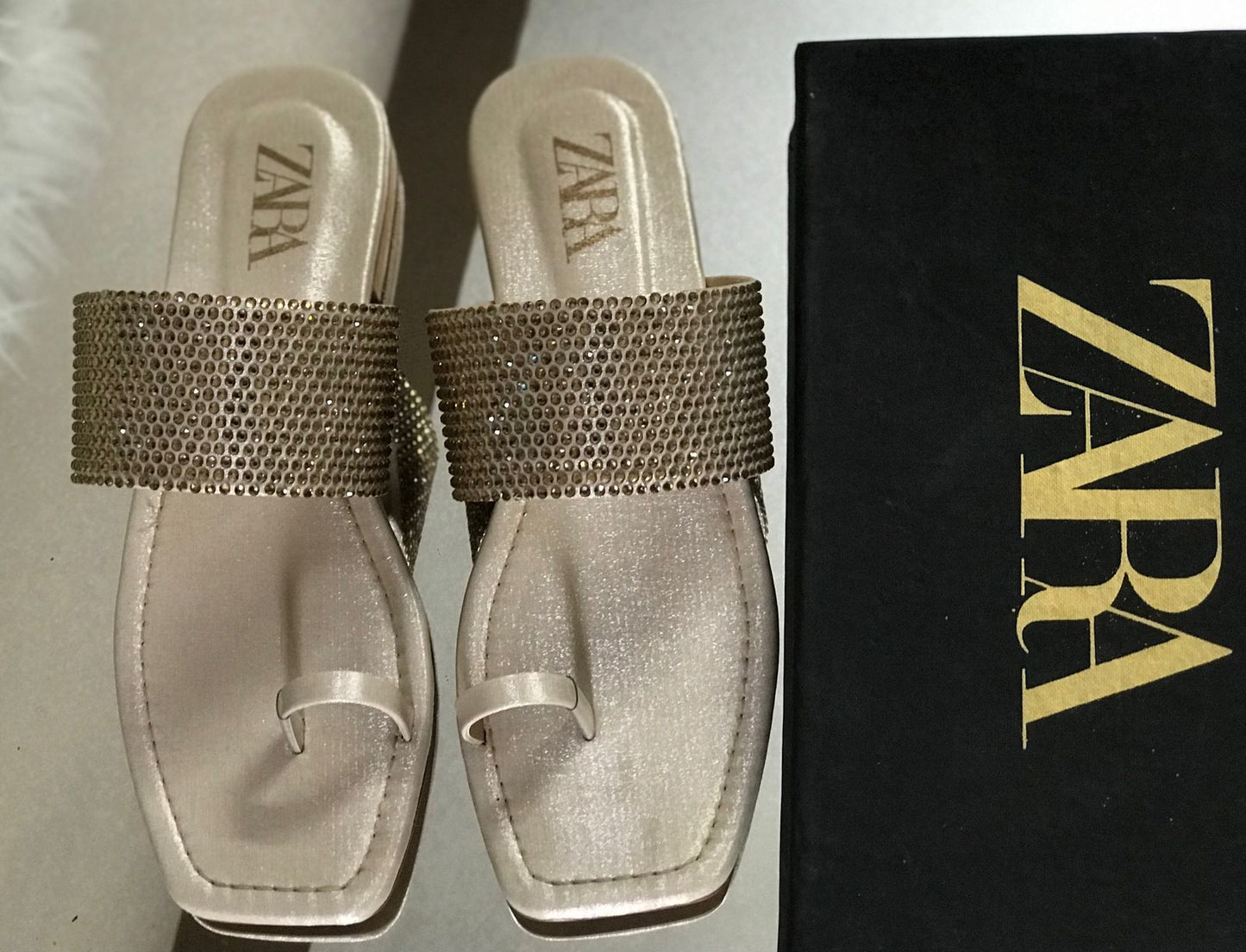 Zara stone flat