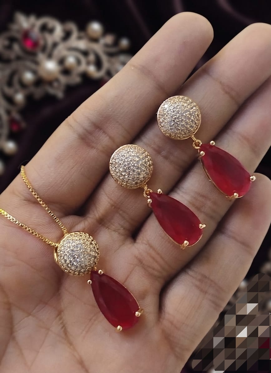 Fancy Stone Work Locket Set