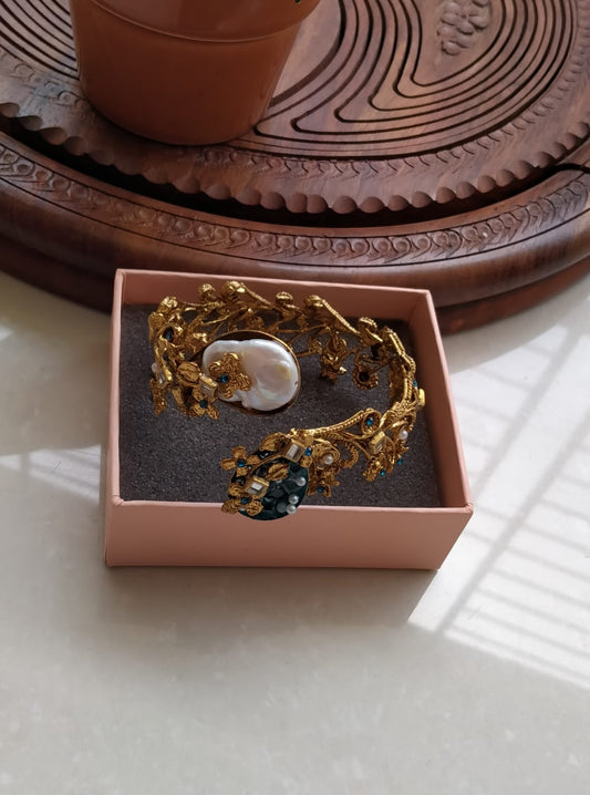 Handmade turkish work with morther of pearl bangle