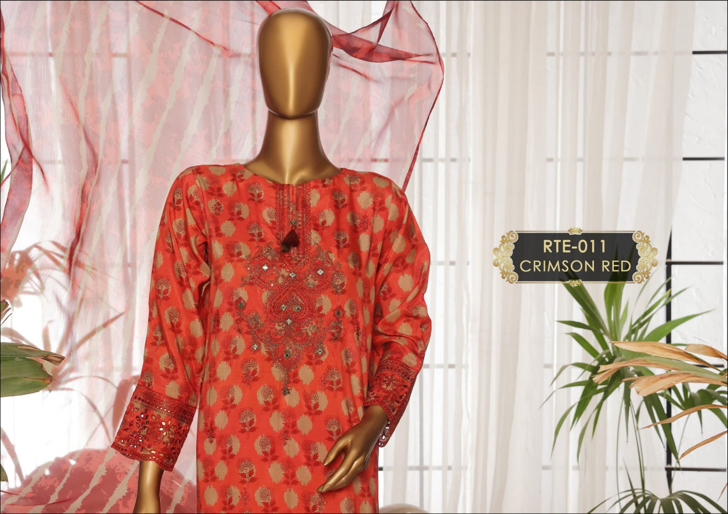 MAJESTIC Embroiderd Silk Festive Lawn