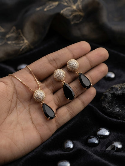 Fancy Stone Work Locket Set