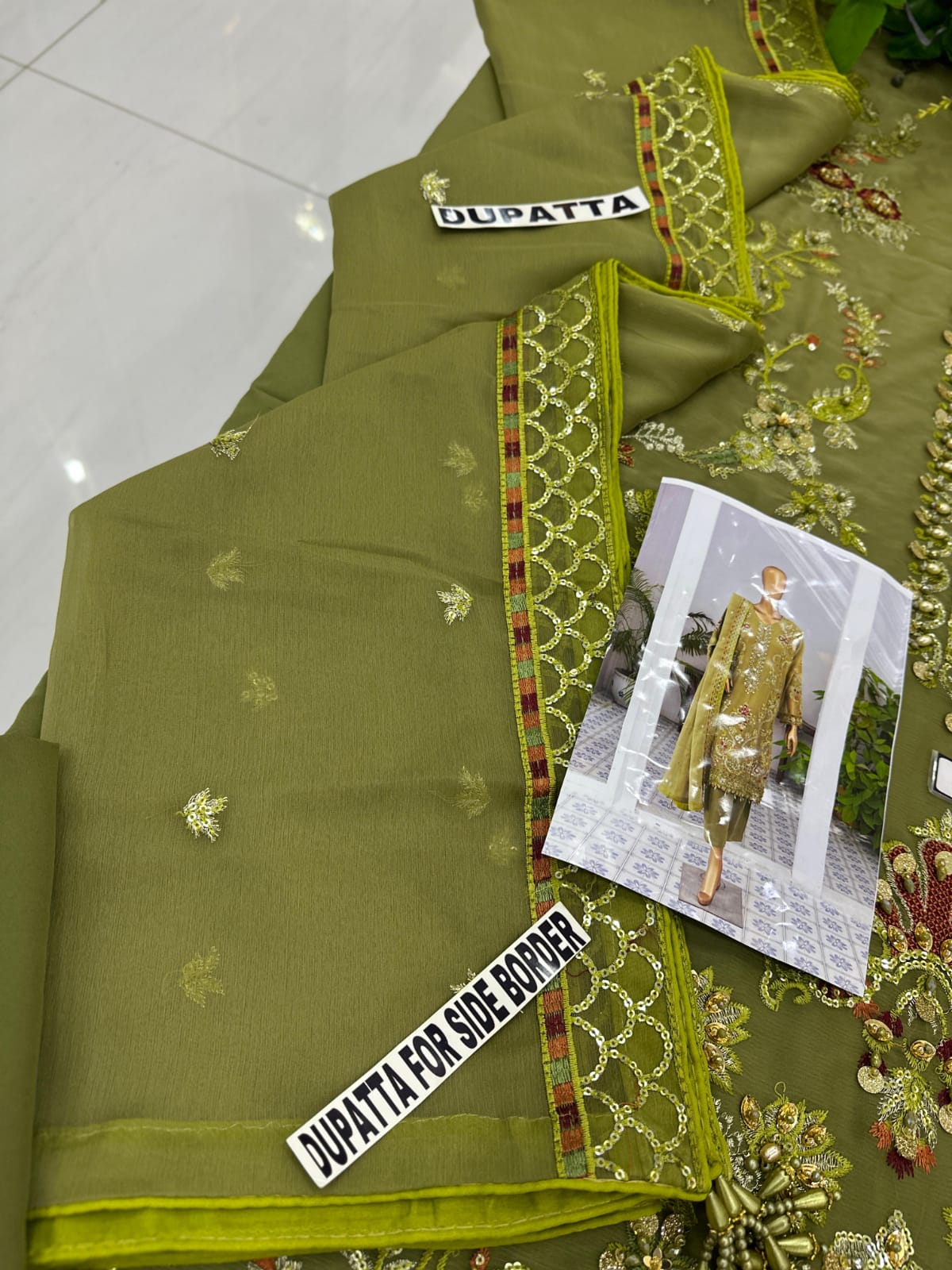 HUSN-E-SUROSHI Collection
