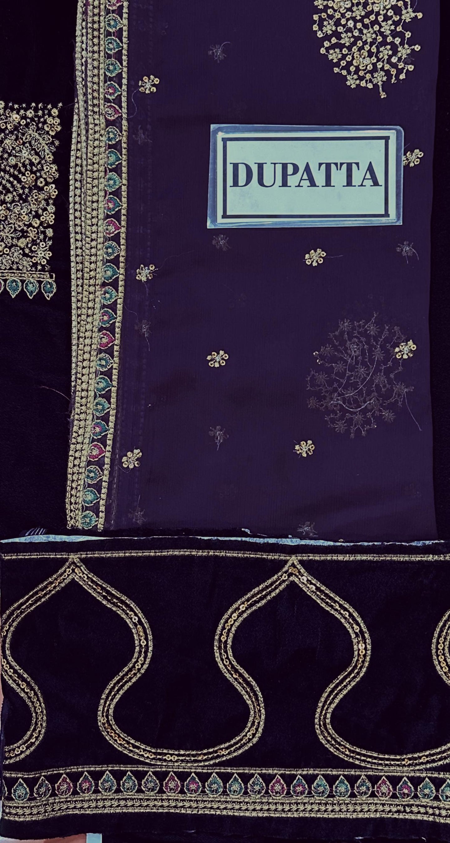 Jazmin Velvet Embroidered