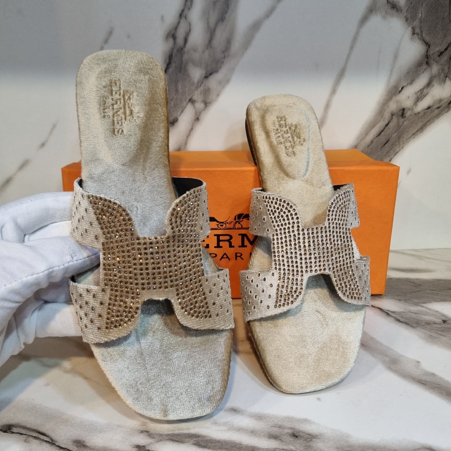 Hermes stone flat