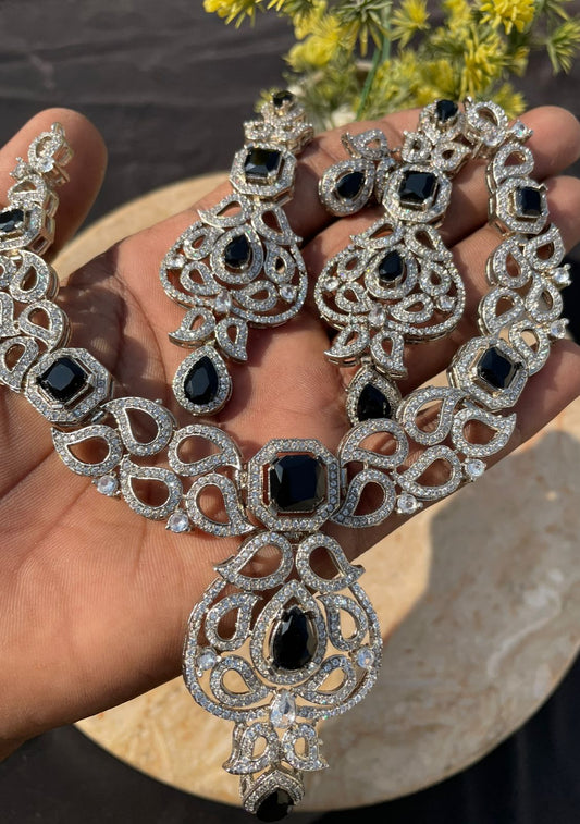 Necklace Earrings with Tika