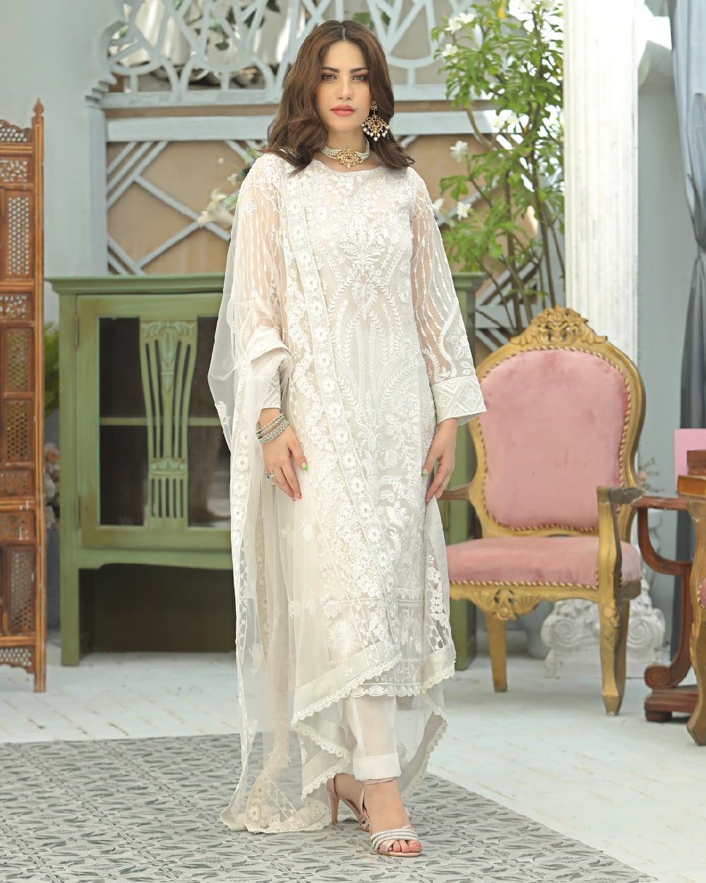 PARTY SUIT WORN BY NEELUM MUNIR