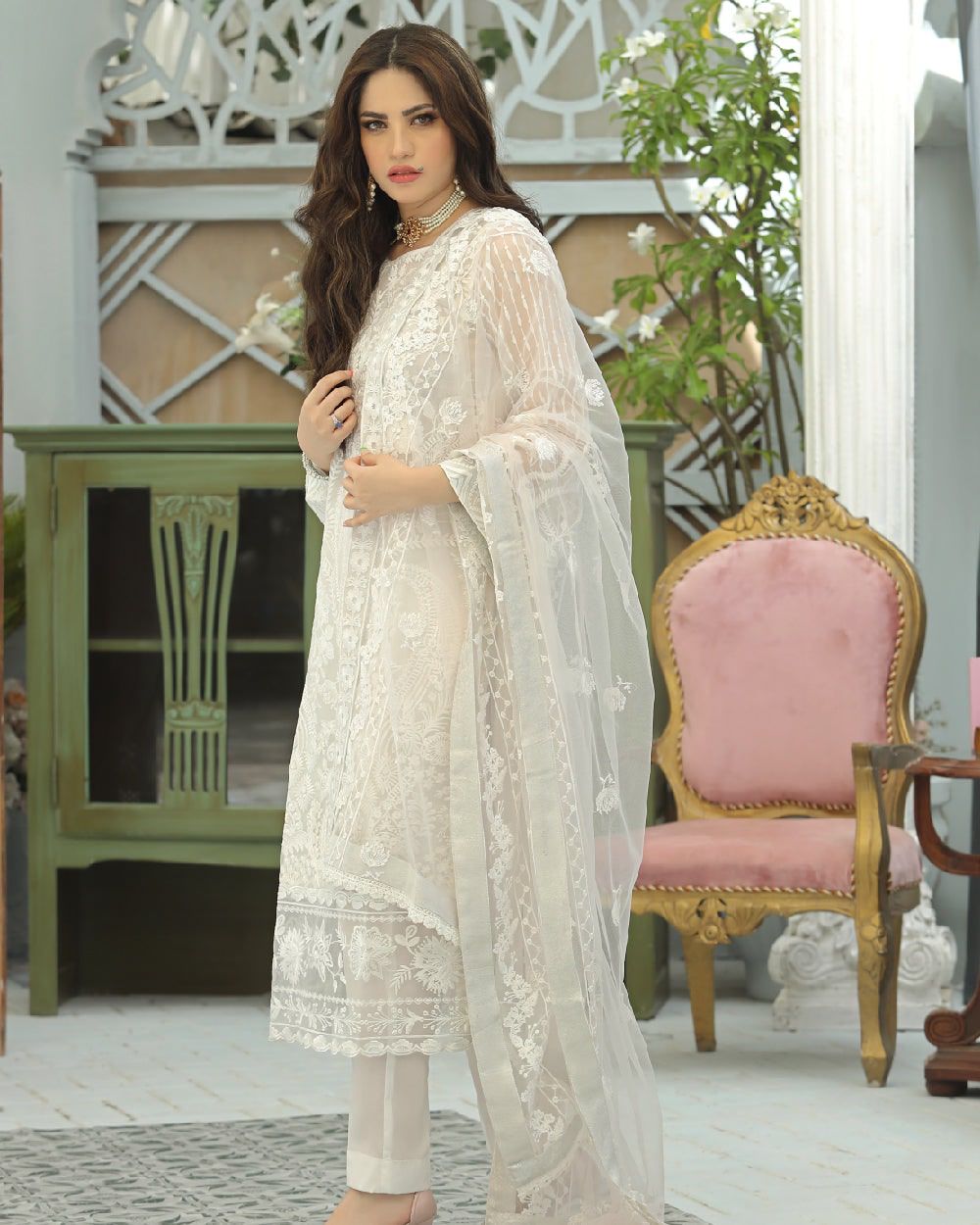 PARTY SUIT WORN BY NEELUM MUNIR