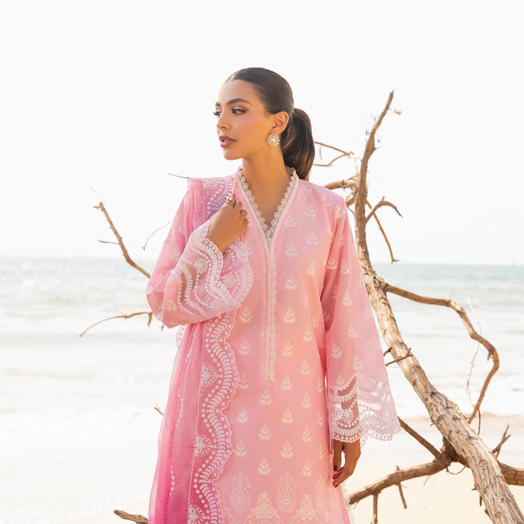 ZAINAB CHOTTANI LUXURY LAWN