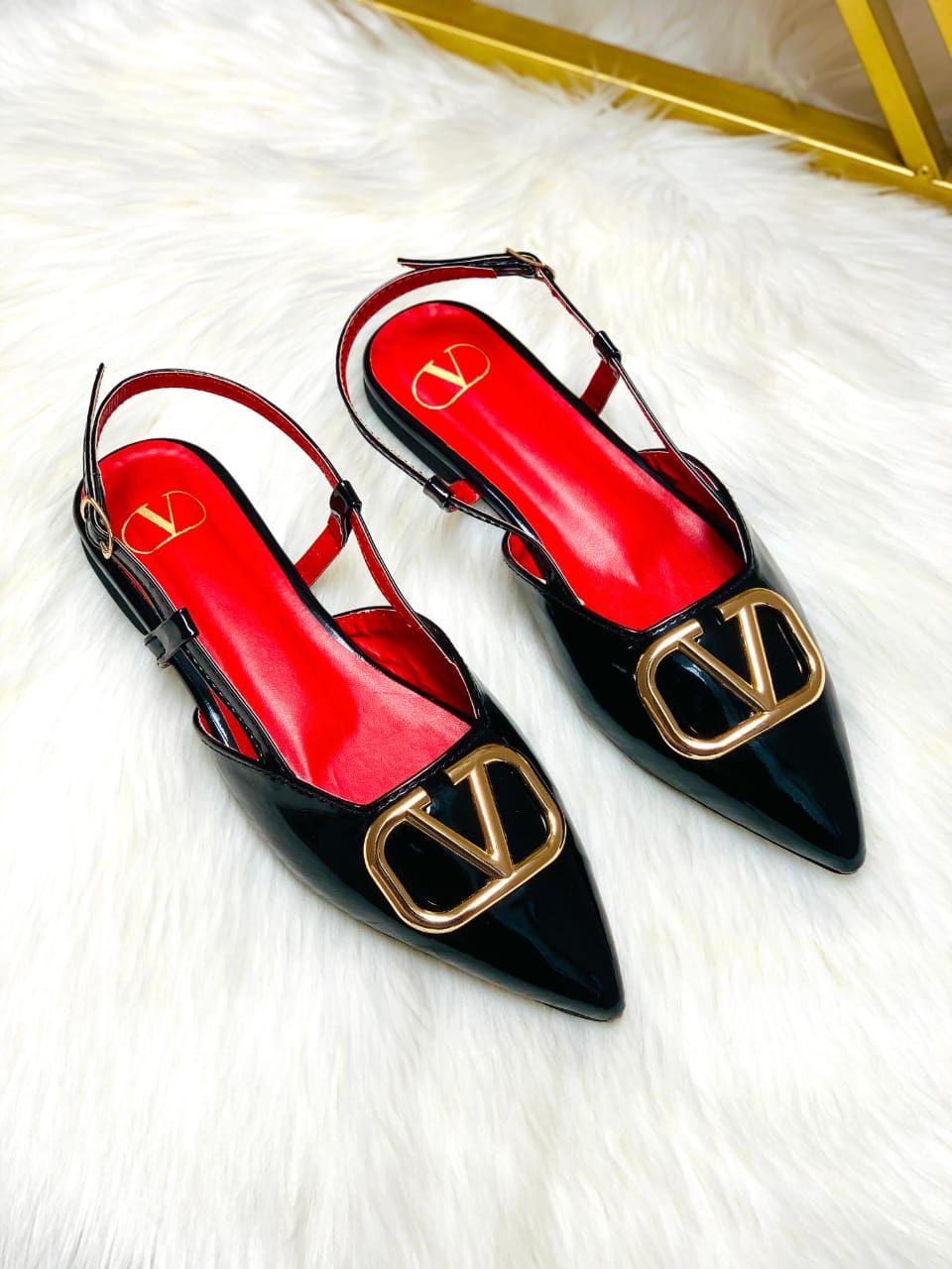 Valentino Flat
