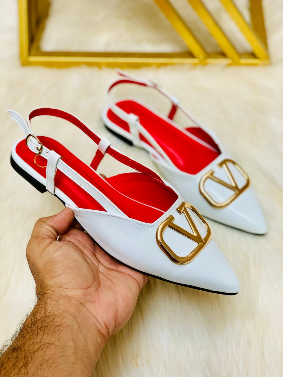 Valentino Flat