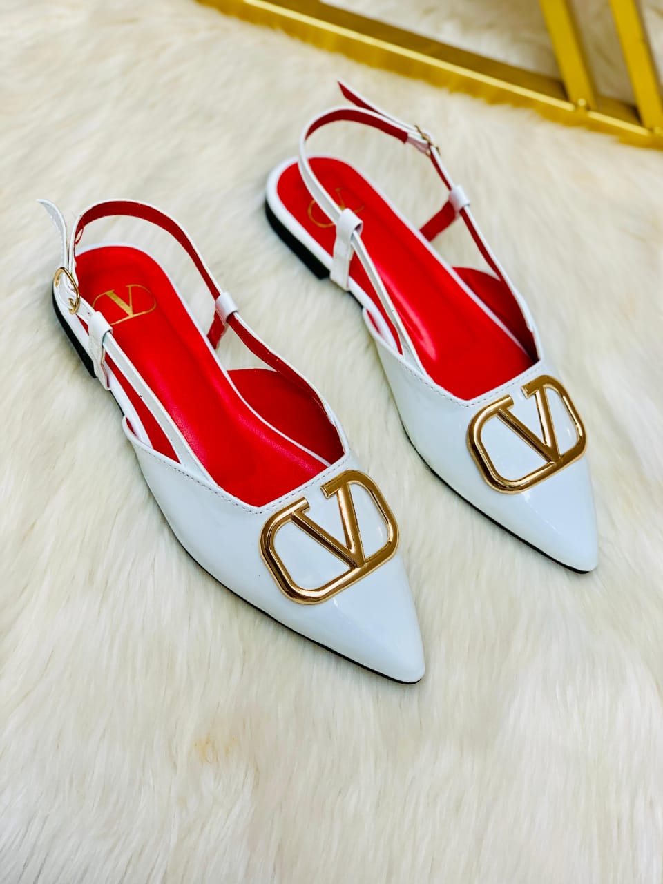 Valentino Flat