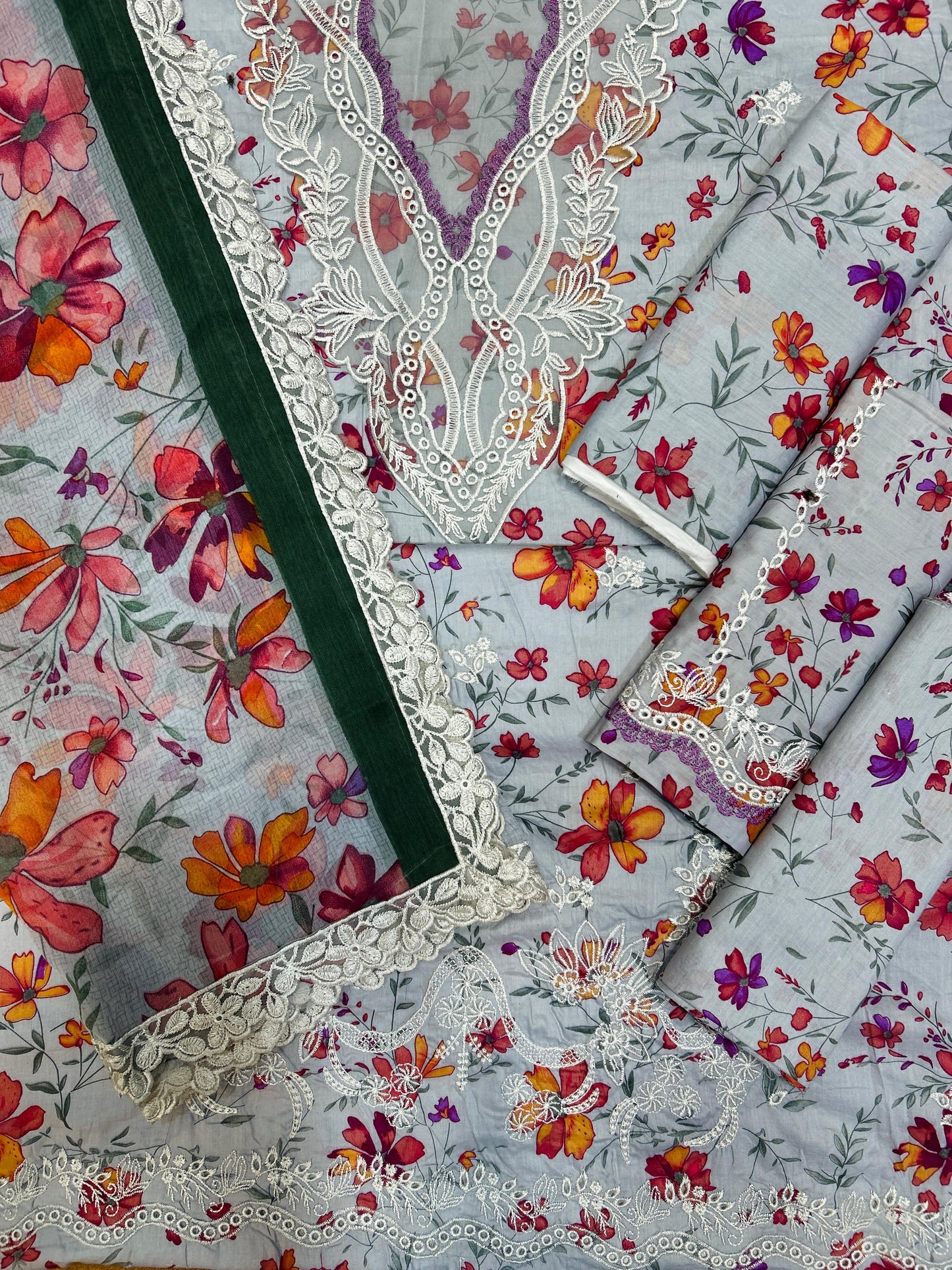 IZEL CRIMSON Lawn Collection