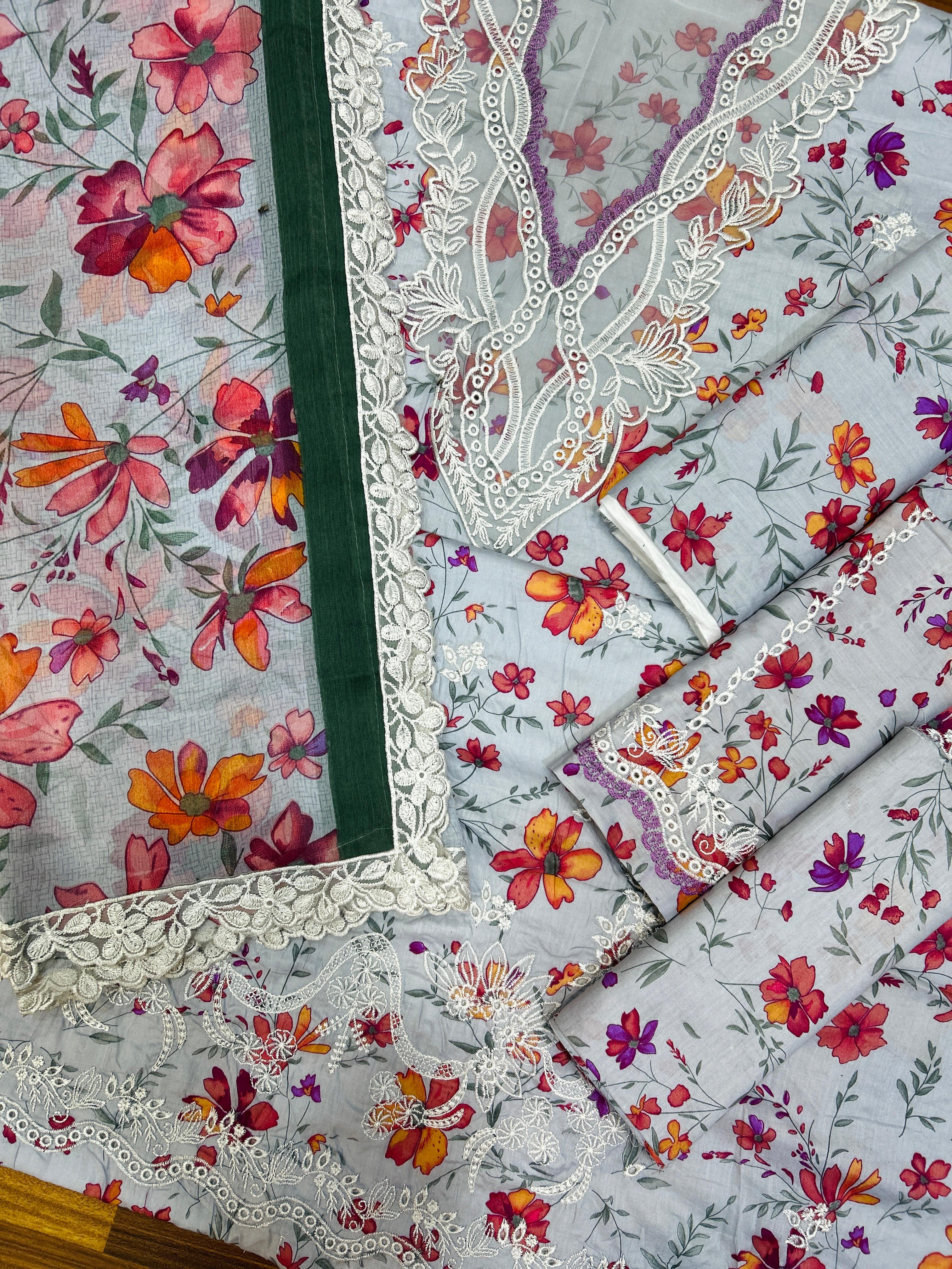 IZEL CRIMSON Lawn Collection