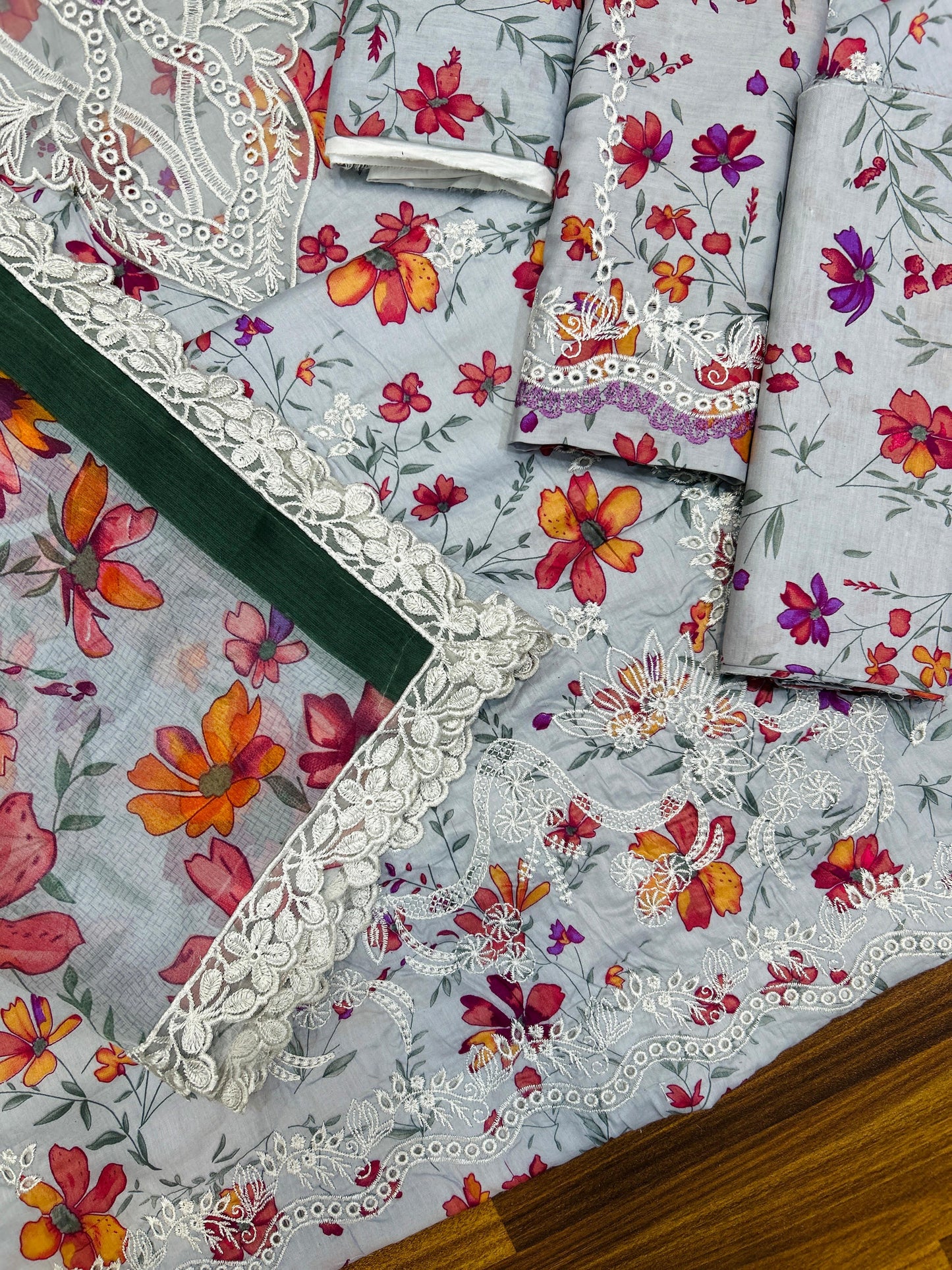IZEL CRIMSON Lawn Collection